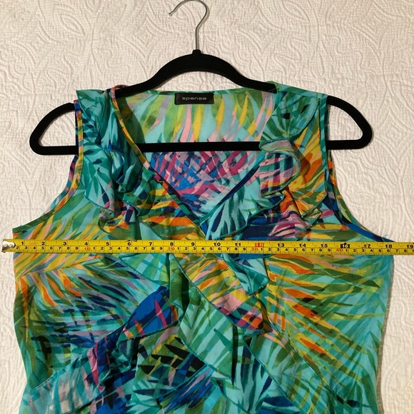 Beautiful breezy sleeveless summer top - Picture 2 of 6
